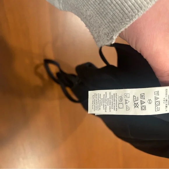 ALO Yoga Airlift Intrigue Sports Bra in Black - Picture 9 of 10